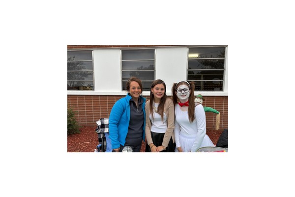 4-H Agent Brittney Whitehead and Student Volunteers at Halloween On Main in Folkston GA