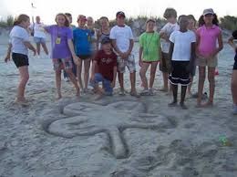4-H'ers drawing in the sand